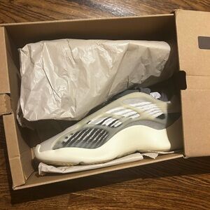 Adidas Yeezy 700 V3
